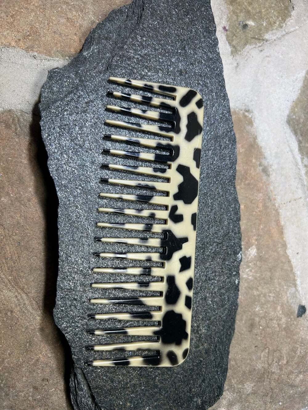 Wide Tooth anti static leopard print comb